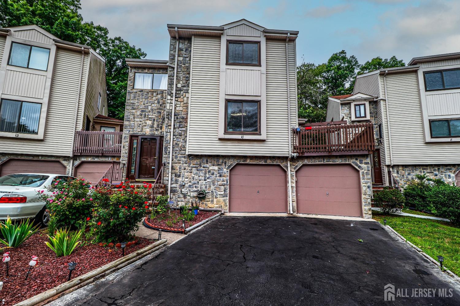 Photo 2 of 27 of 10 Azalea Court townhome