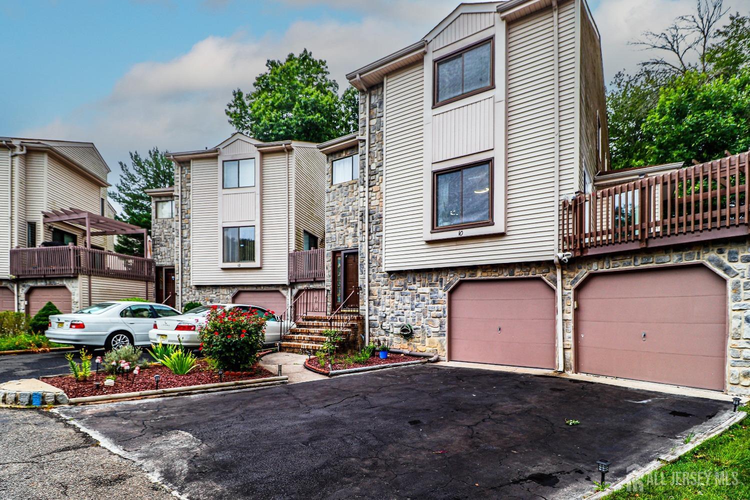 Photo 4 of 27 of 10 Azalea Court townhome