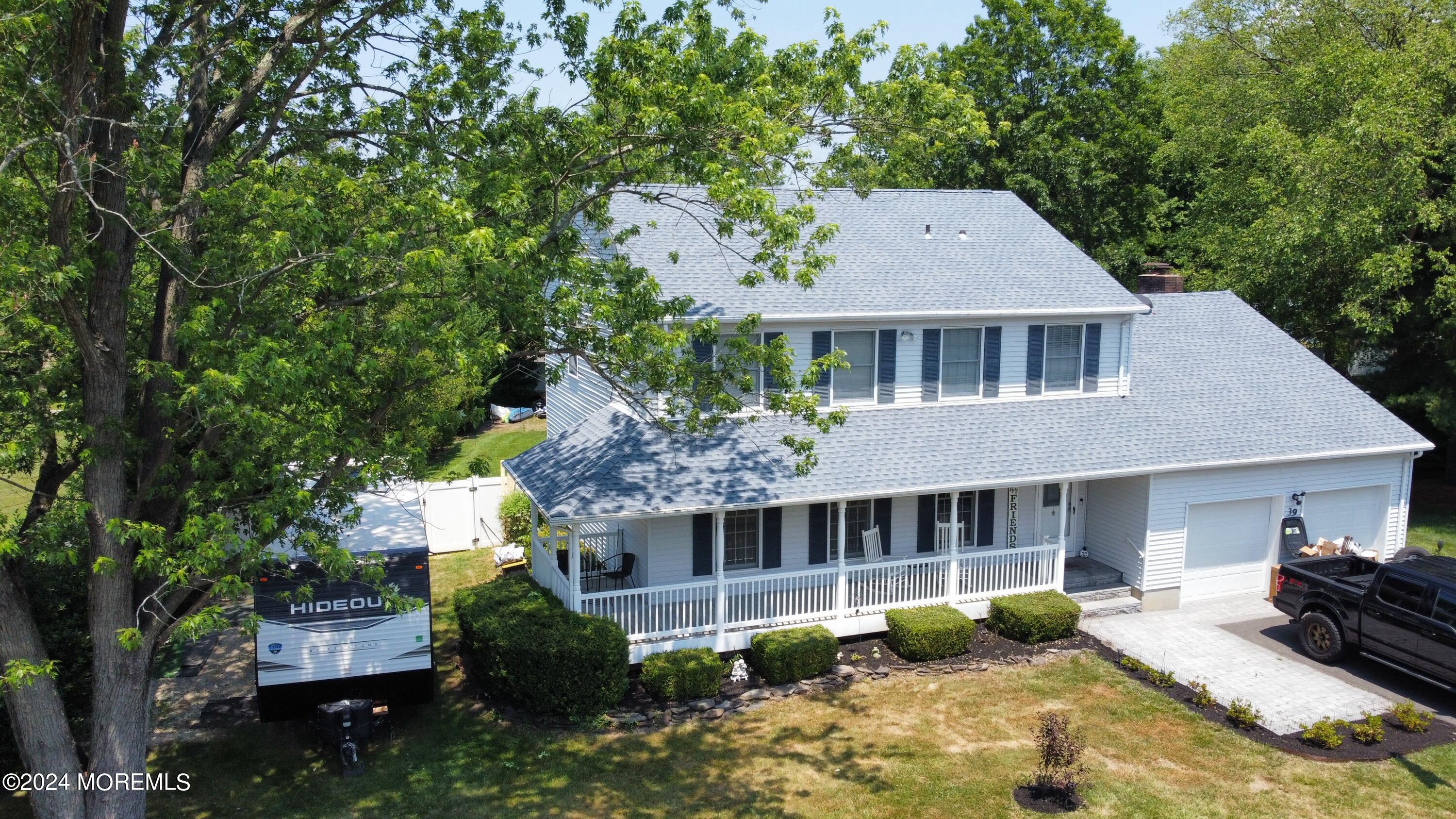 Photo 4 of 5 of 39 Symmes Drive house