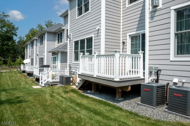 Photo 23 of 27 of 165 Ridgedale Ave 3 townhome