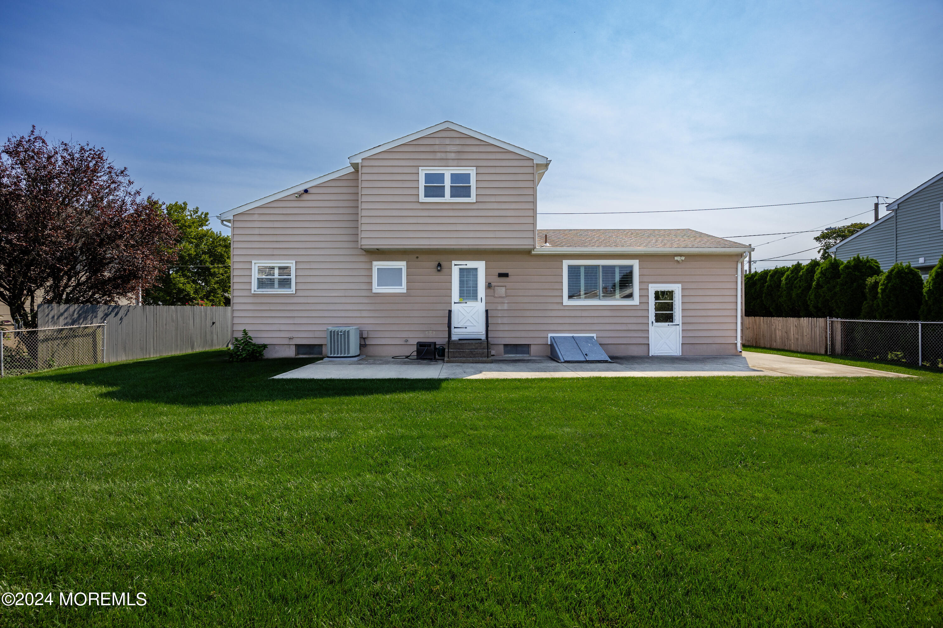 Photo 19 of 21 of 12 Argonne Avenue house