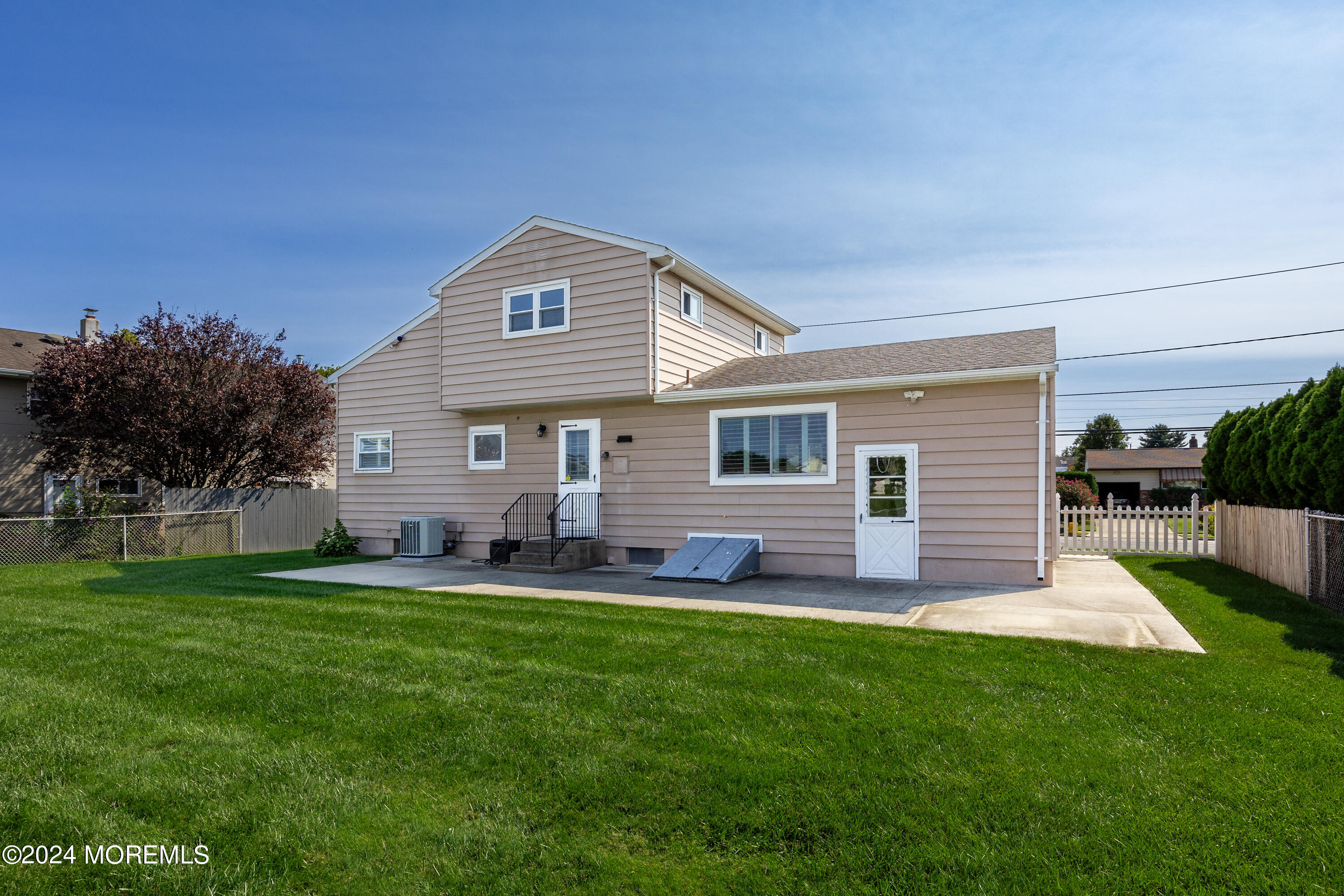 Photo 20 of 21 of 12 Argonne Avenue house