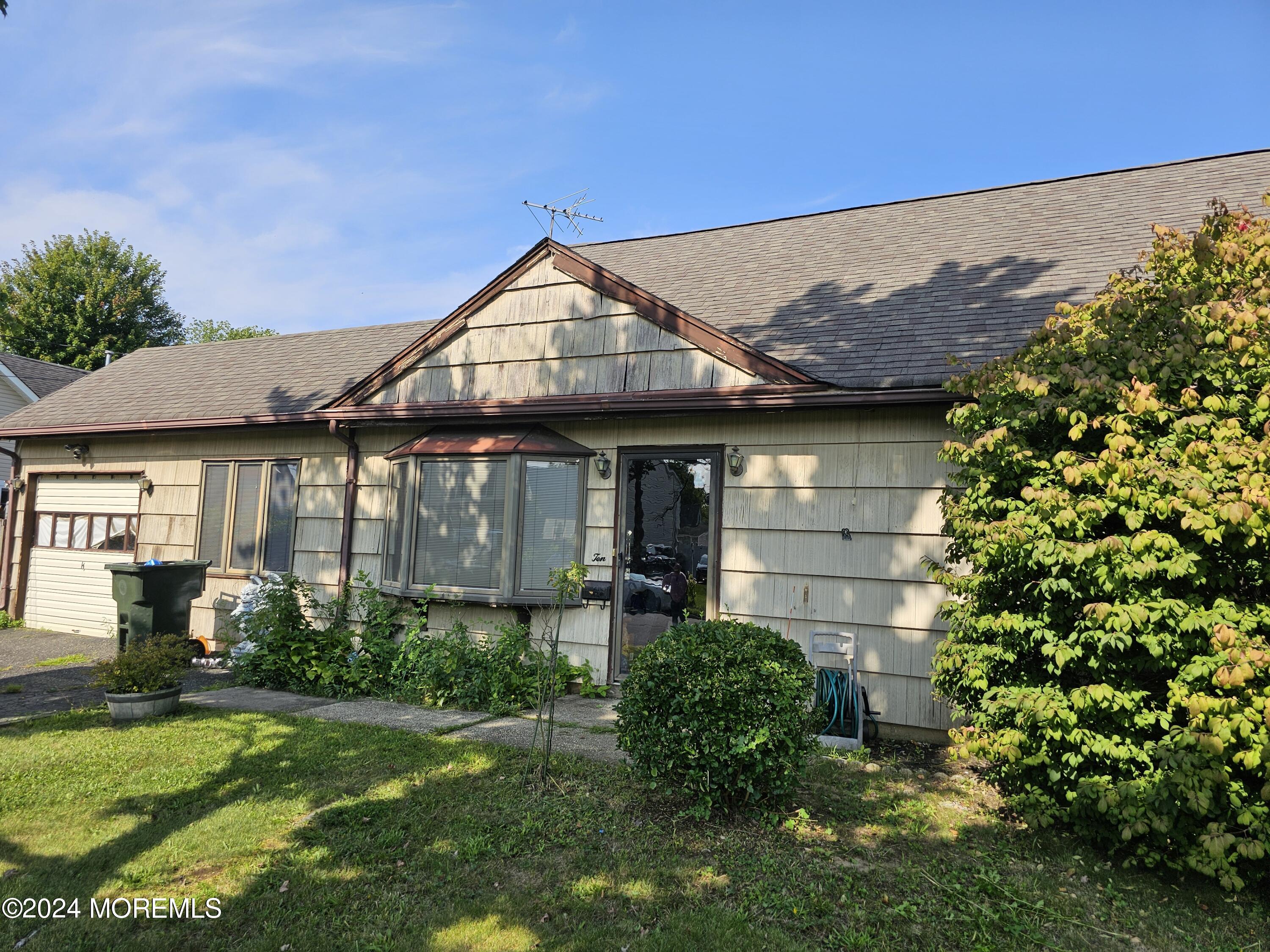 Photo 1 of 22 of 10 Cedar Avenue house