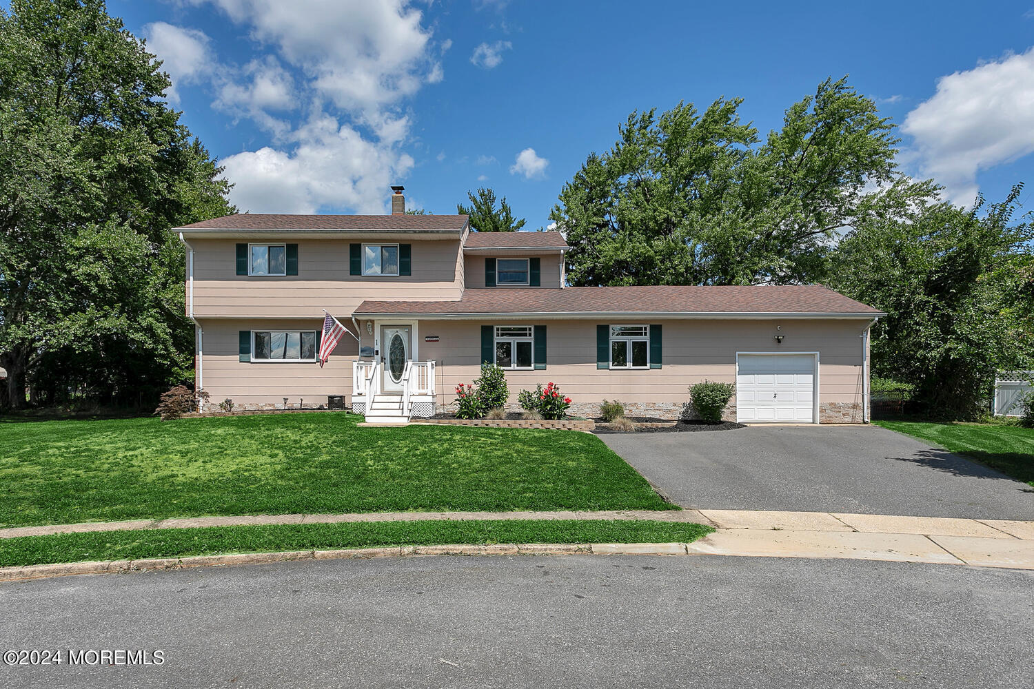 Photo 1 of 40 of 1 Newbury Circle house