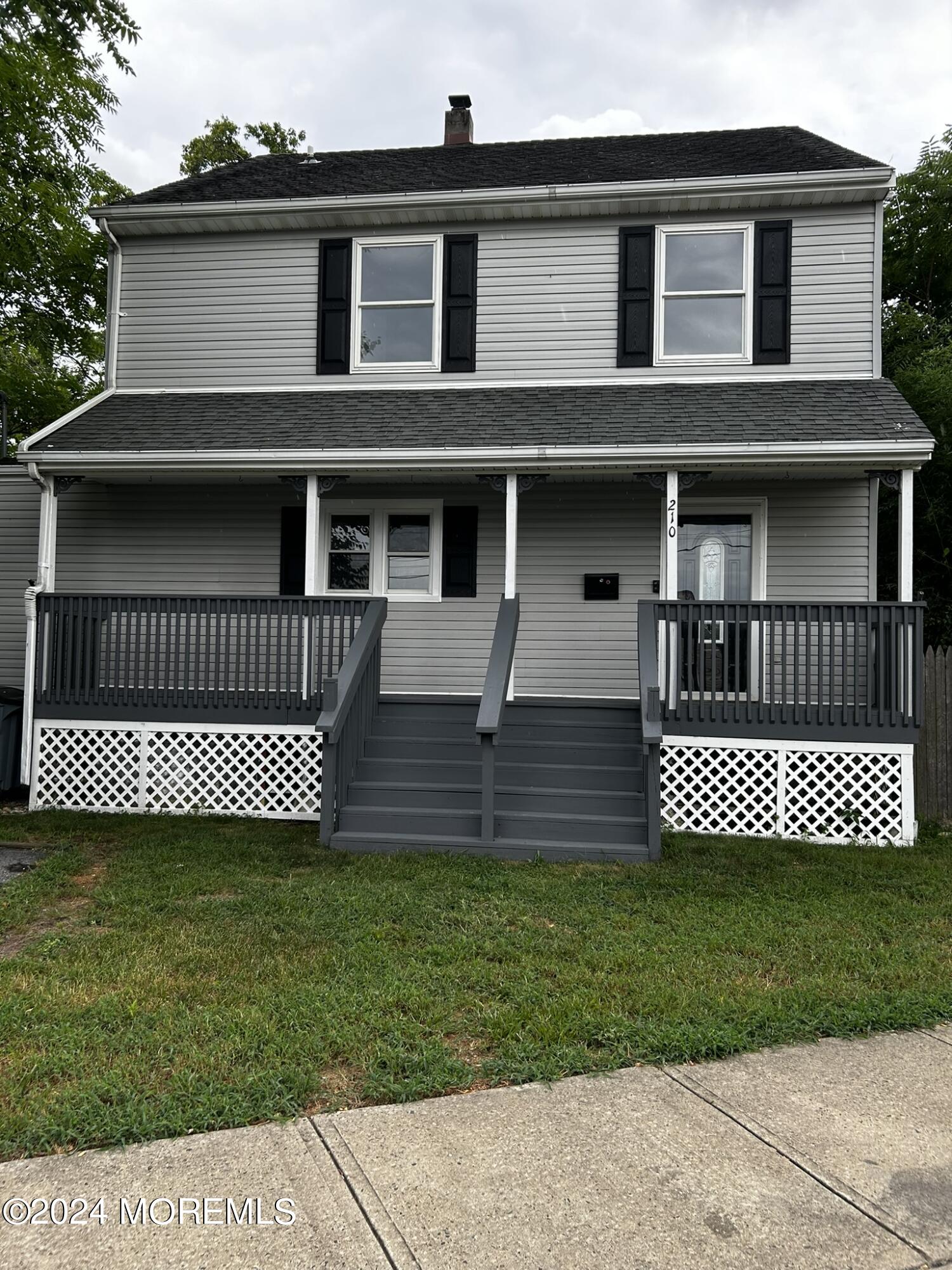 Photo 2 of 33 of 210 Highland Boulevard house