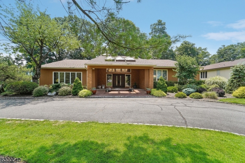 Photo 1 of 33 of 40 Hemlock Rd house