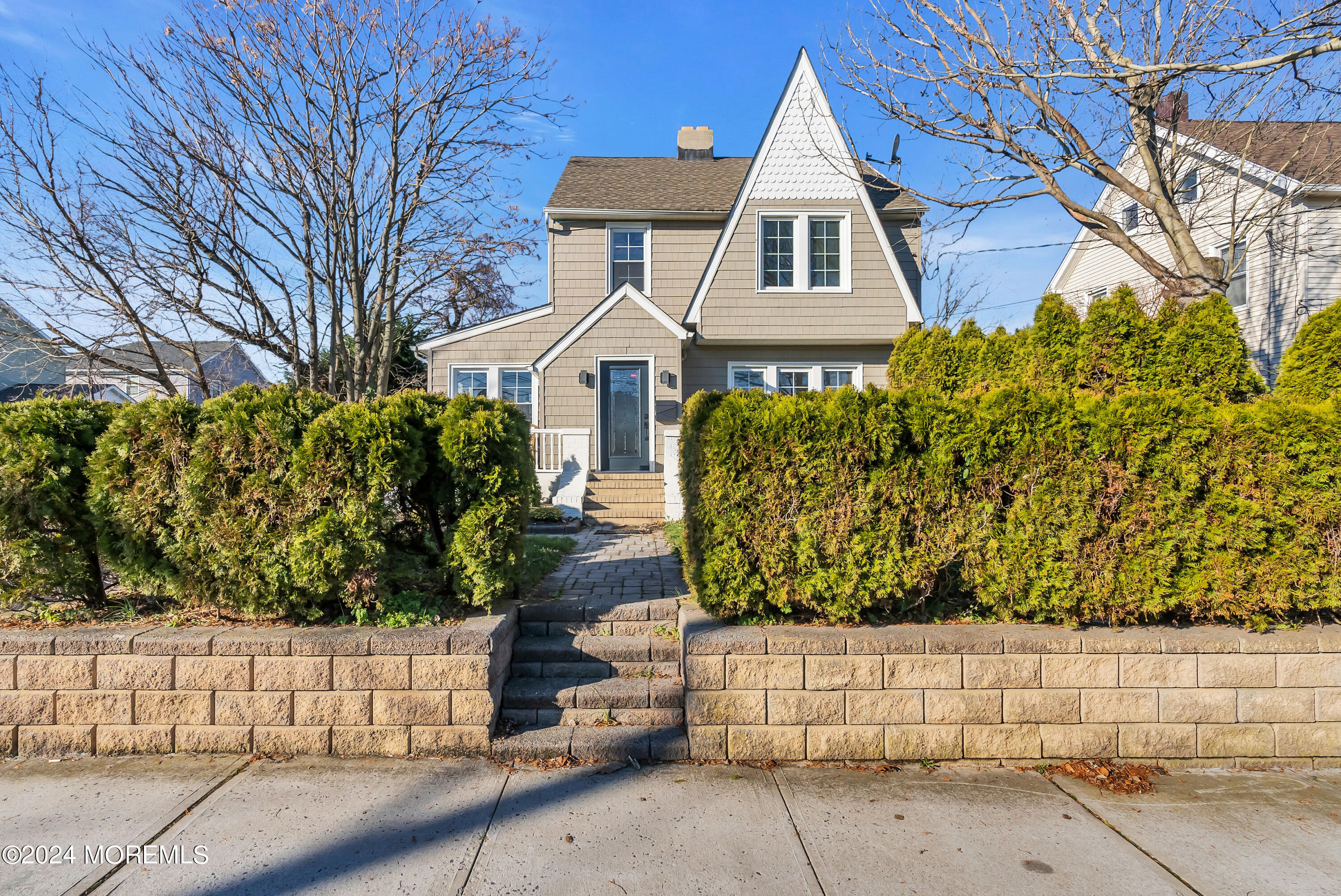 Photo 4 of 45 of 490 Sairs Avenue house