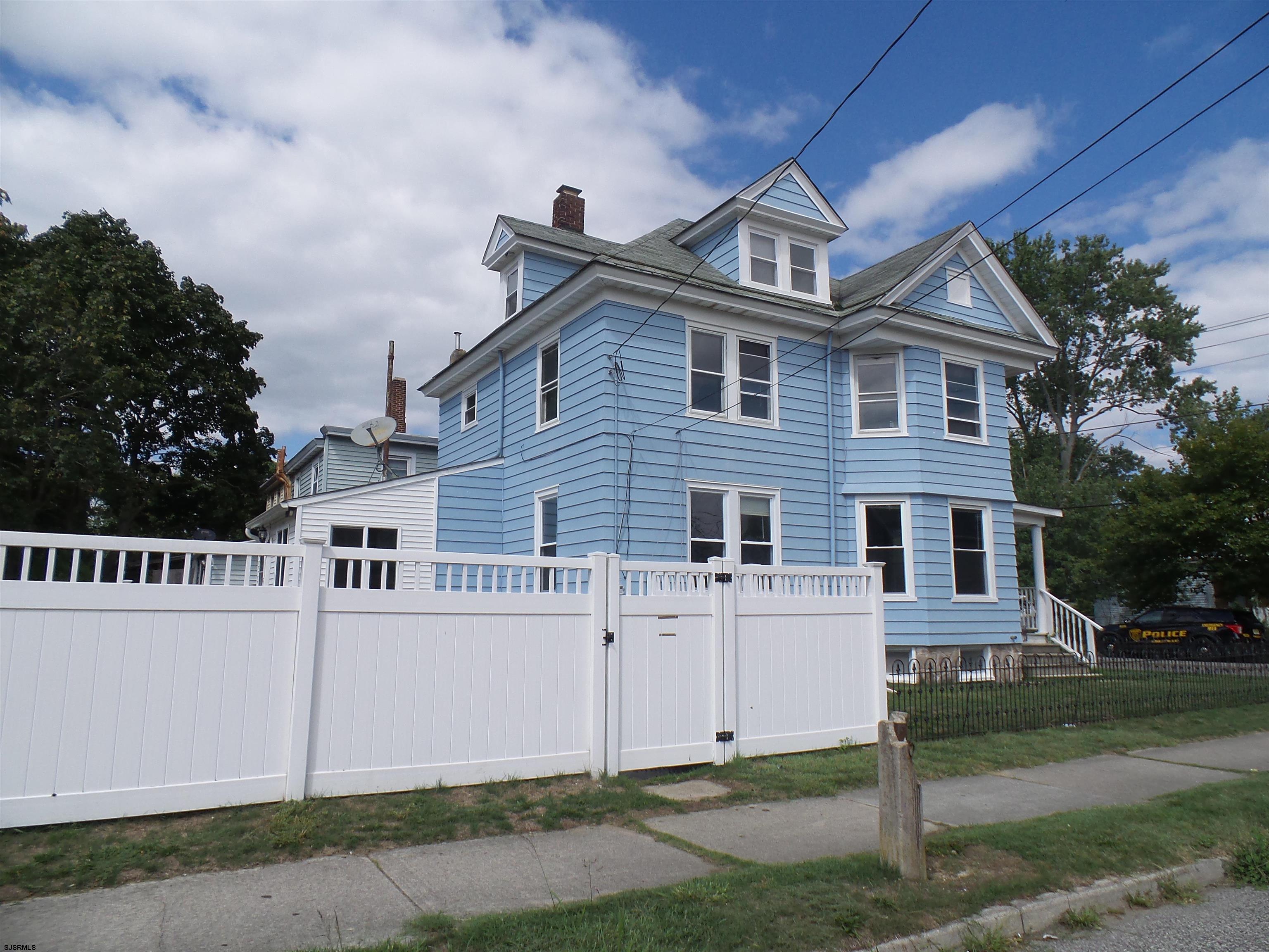 Photo 2 of 19 of 900 Buck St Street house