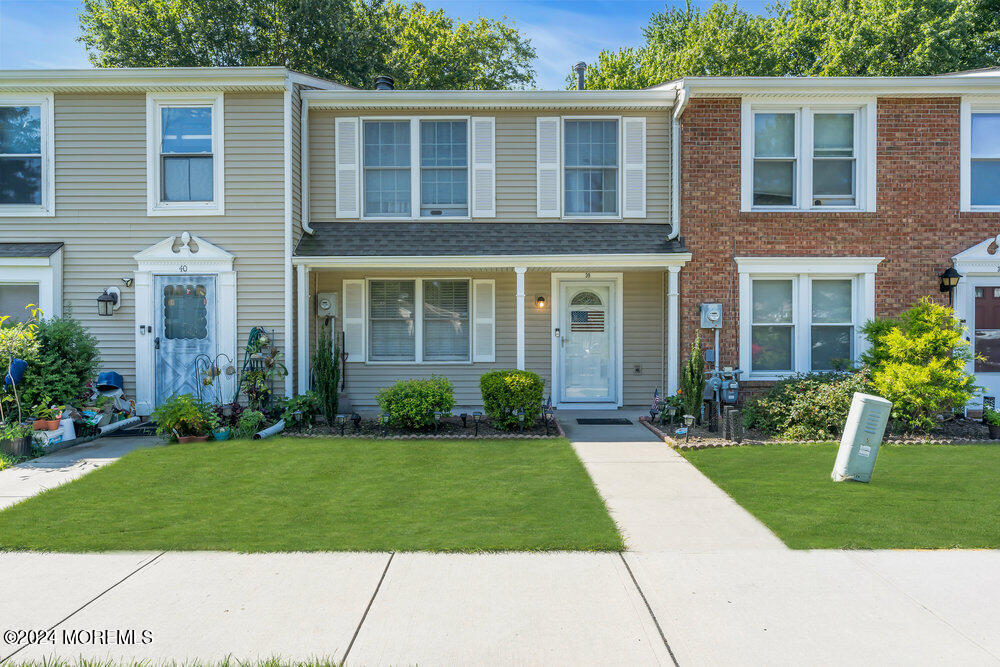 Photo 1 of 21 of 39 Beechwood Court condo