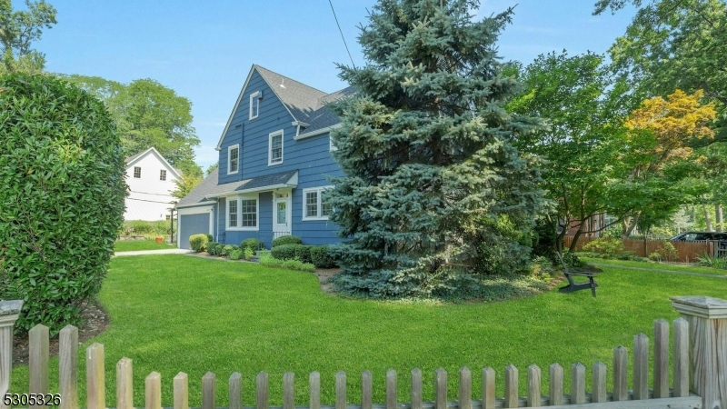 Photo 1 of 44 of 2 Marquette Rd house