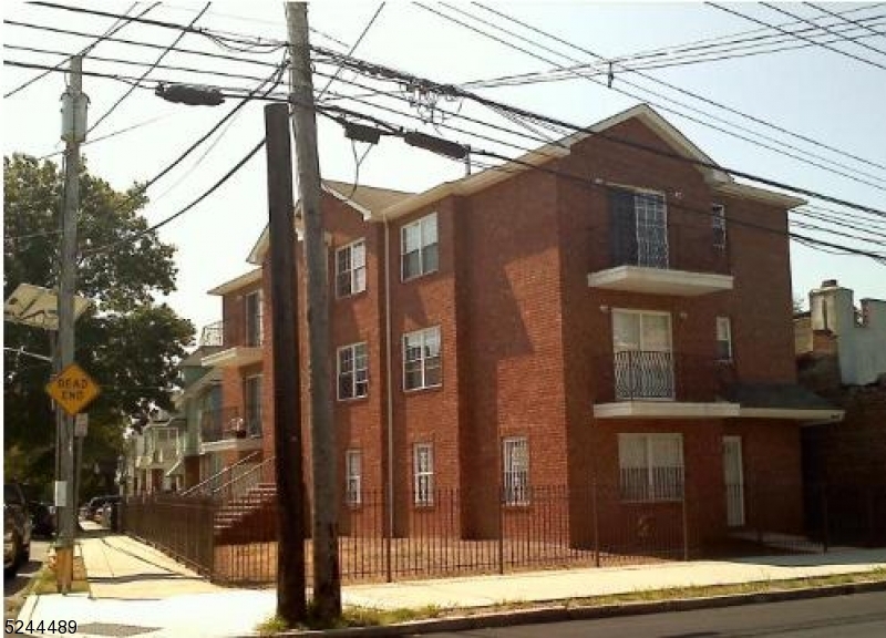 Photo 13 of 14 of 356 Hawthorne Ave 3 multi-family property