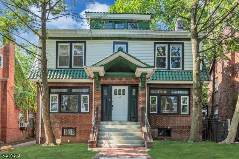 Photo 1 of 41 of 298 Meeker Ave house