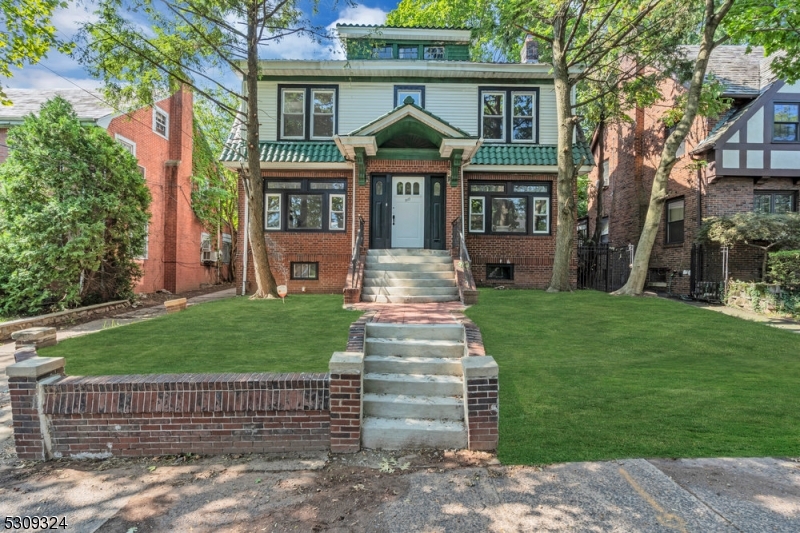 Photo 3 of 41 of 298 Meeker Ave house