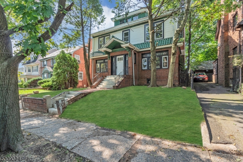 Photo 4 of 41 of 298 Meeker Ave house