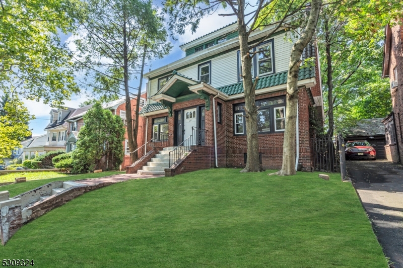 Photo 6 of 41 of 298 Meeker Ave house