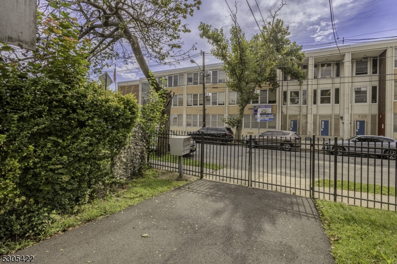 Photo 33 of 33 of 325 Fairmount Ave townhome