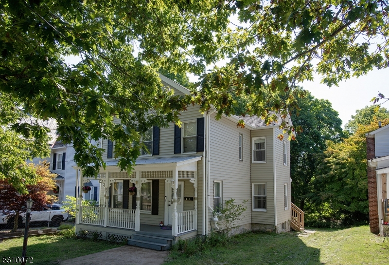 Photo 1 of 20 of 31 Woodside Ave house