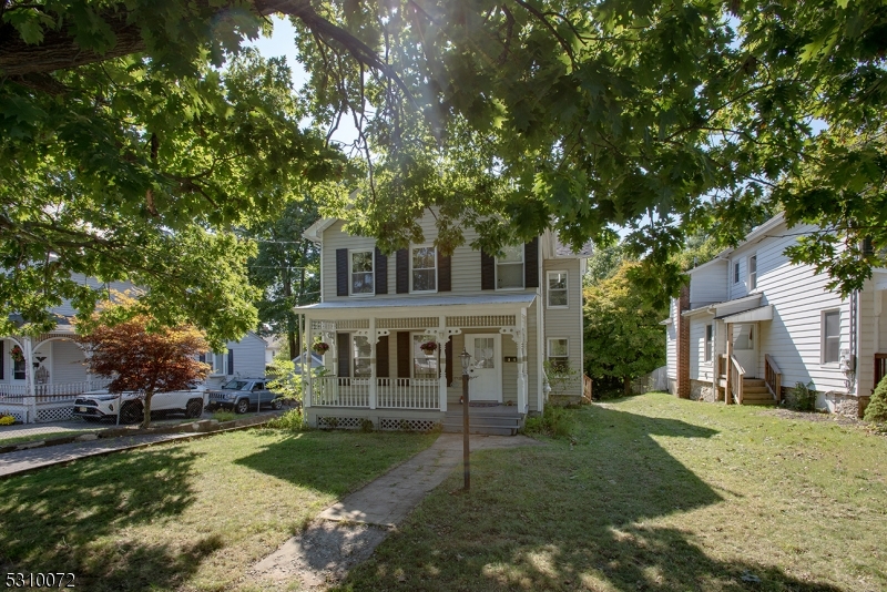 Photo 2 of 20 of 31 Woodside Ave house