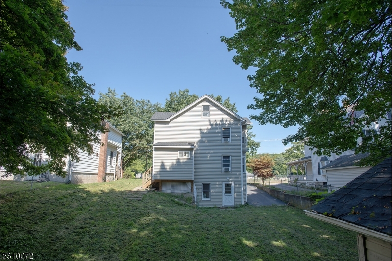 Photo 20 of 20 of 31 Woodside Ave house