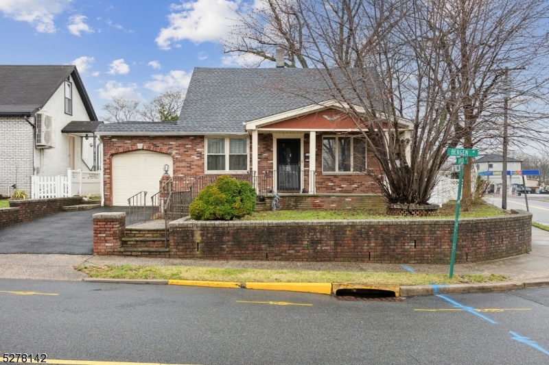 Photo 5 of 37 of 167 Bergen Ave house