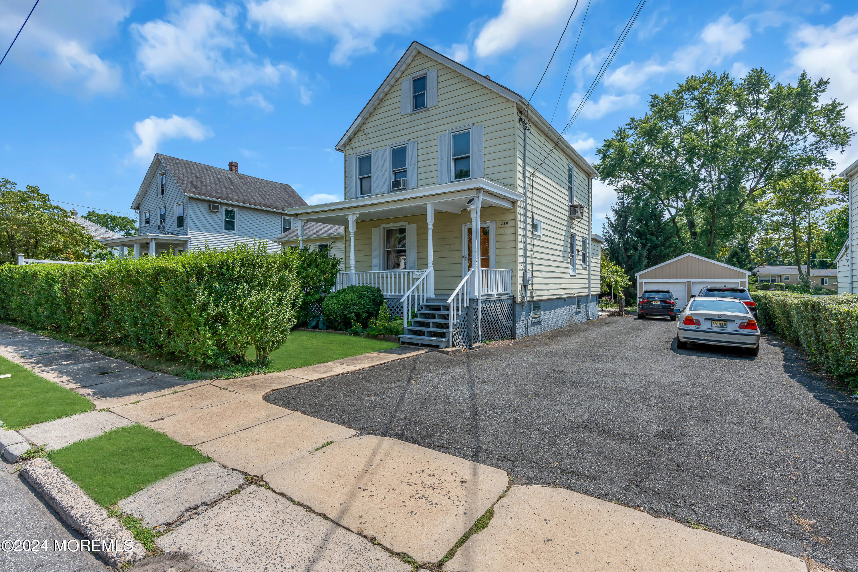 Photo 2 of 29 of 730 Nassau Street house