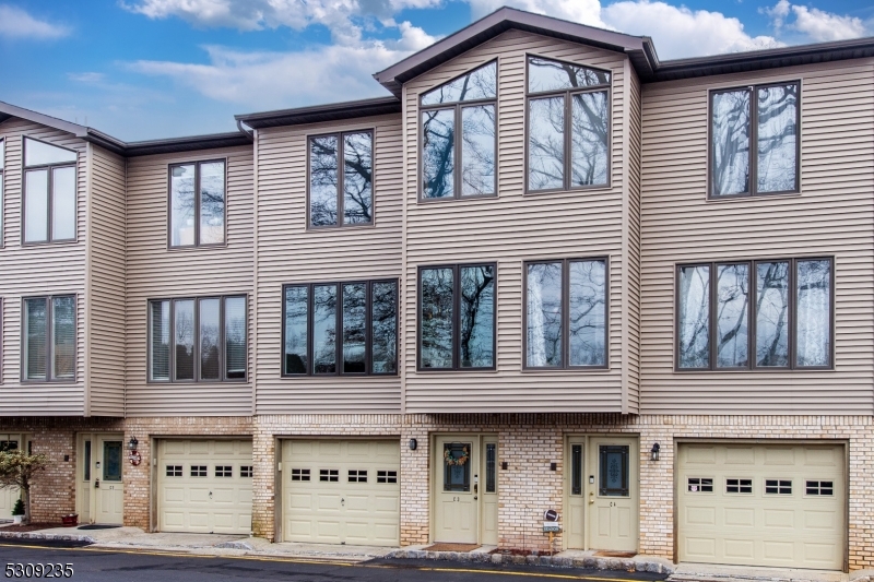 Photo 1 of 22 of 100 E Passaic Ave Cc-3 C3 townhome