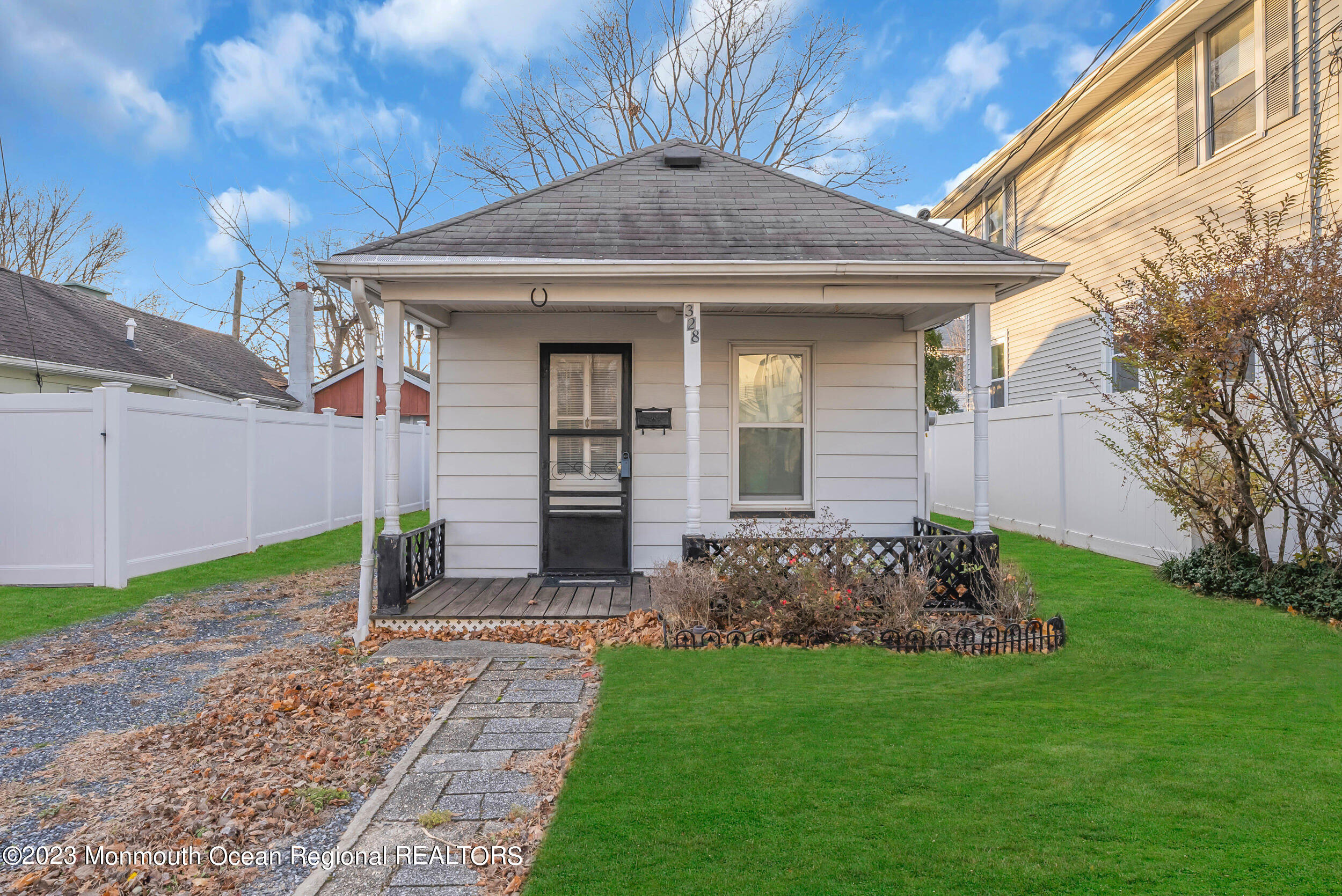 Photo 4 of 10 of 328 Elberon Boulevard house