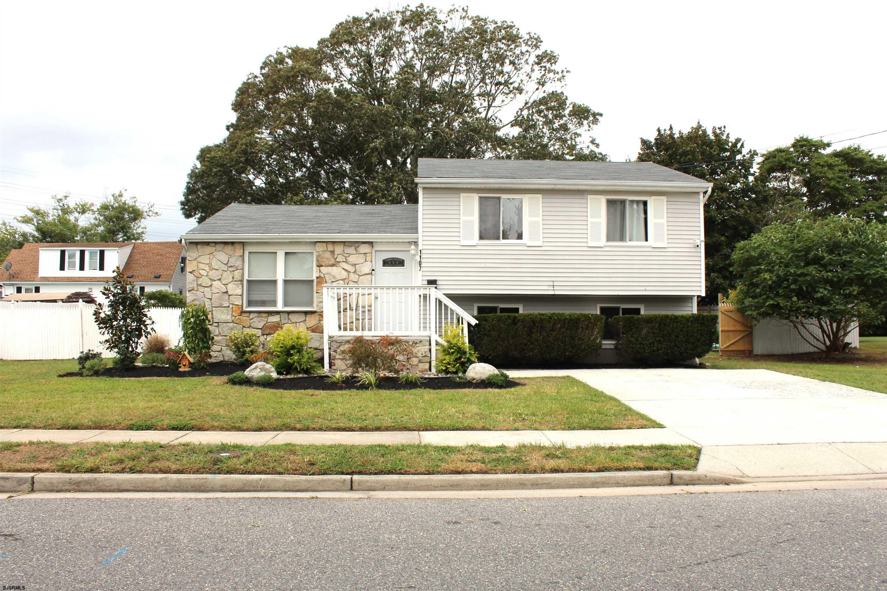 Photo 1 of 1 of 1107 Iowa Ave house