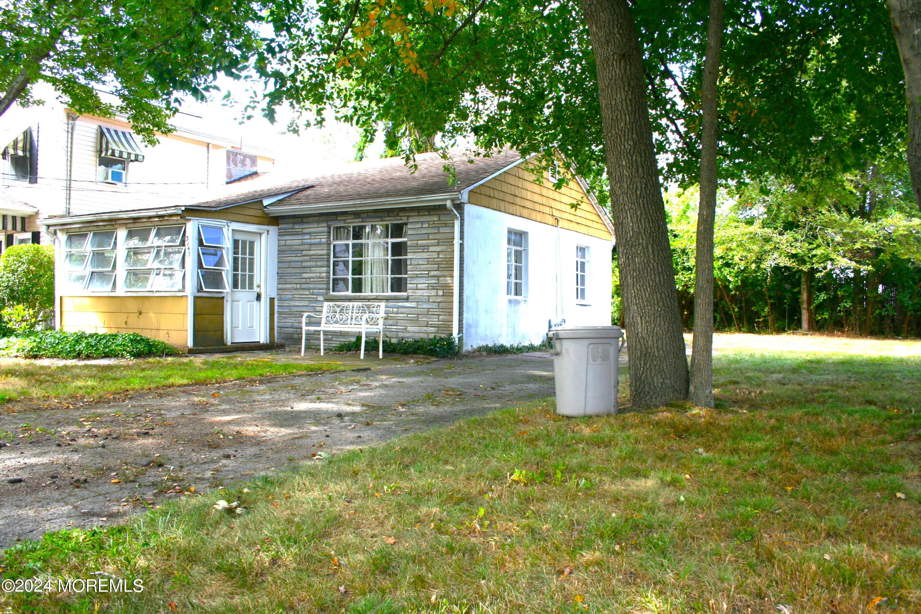 Photo 18 of 19 of 3143 Hiawatha Avenue house