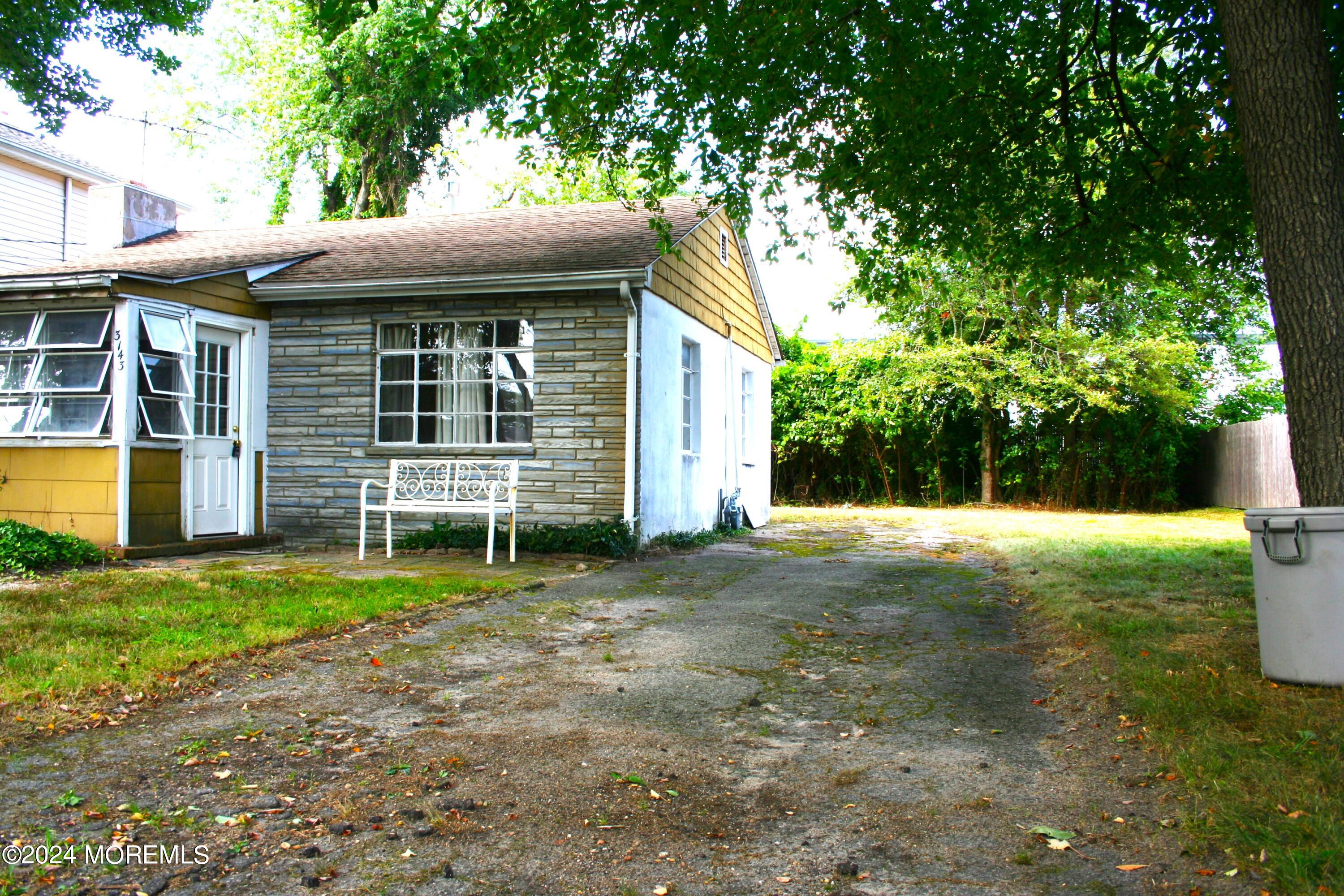 Photo 19 of 19 of 3143 Hiawatha Avenue house