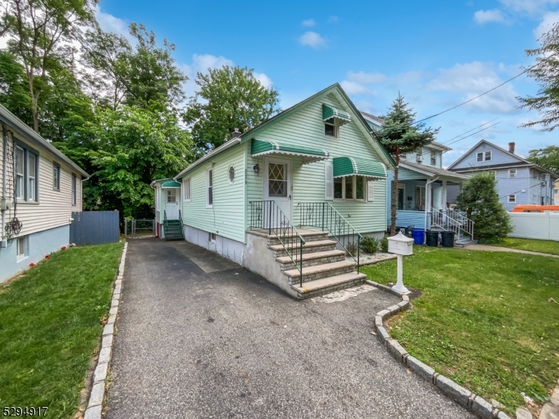 Photo 6 of 16 of 2079 Allen St house