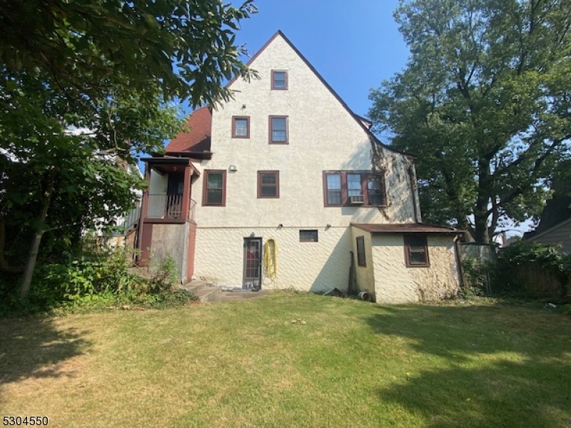 Photo 23 of 25 of 15 Mount Prospect Ave house