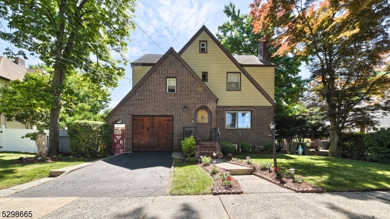 Photo 1 of 22 of 165 Bergen Ave house