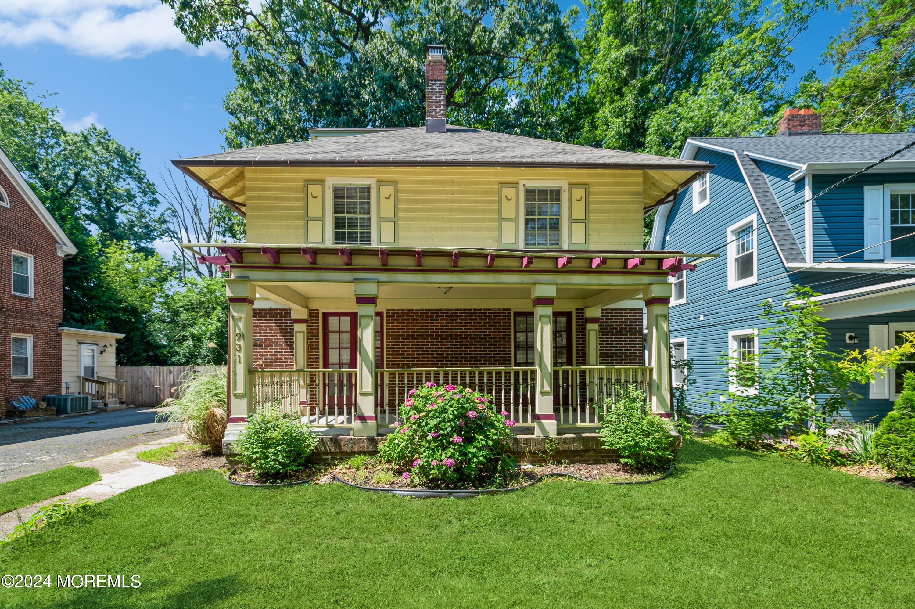 Photo 1 of 23 of 931 Bellevue Avenue house