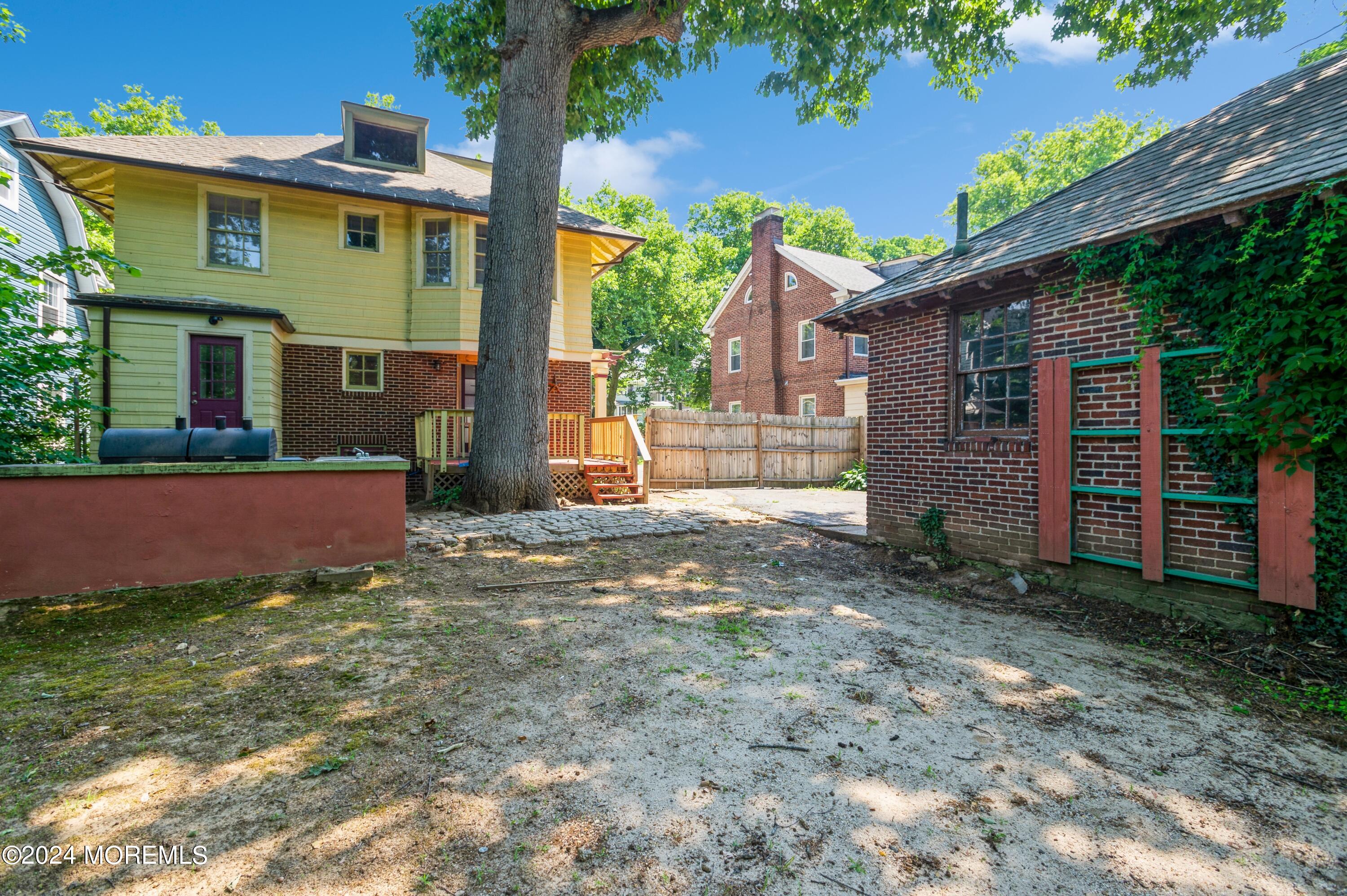 Photo 22 of 23 of 931 Bellevue Avenue house