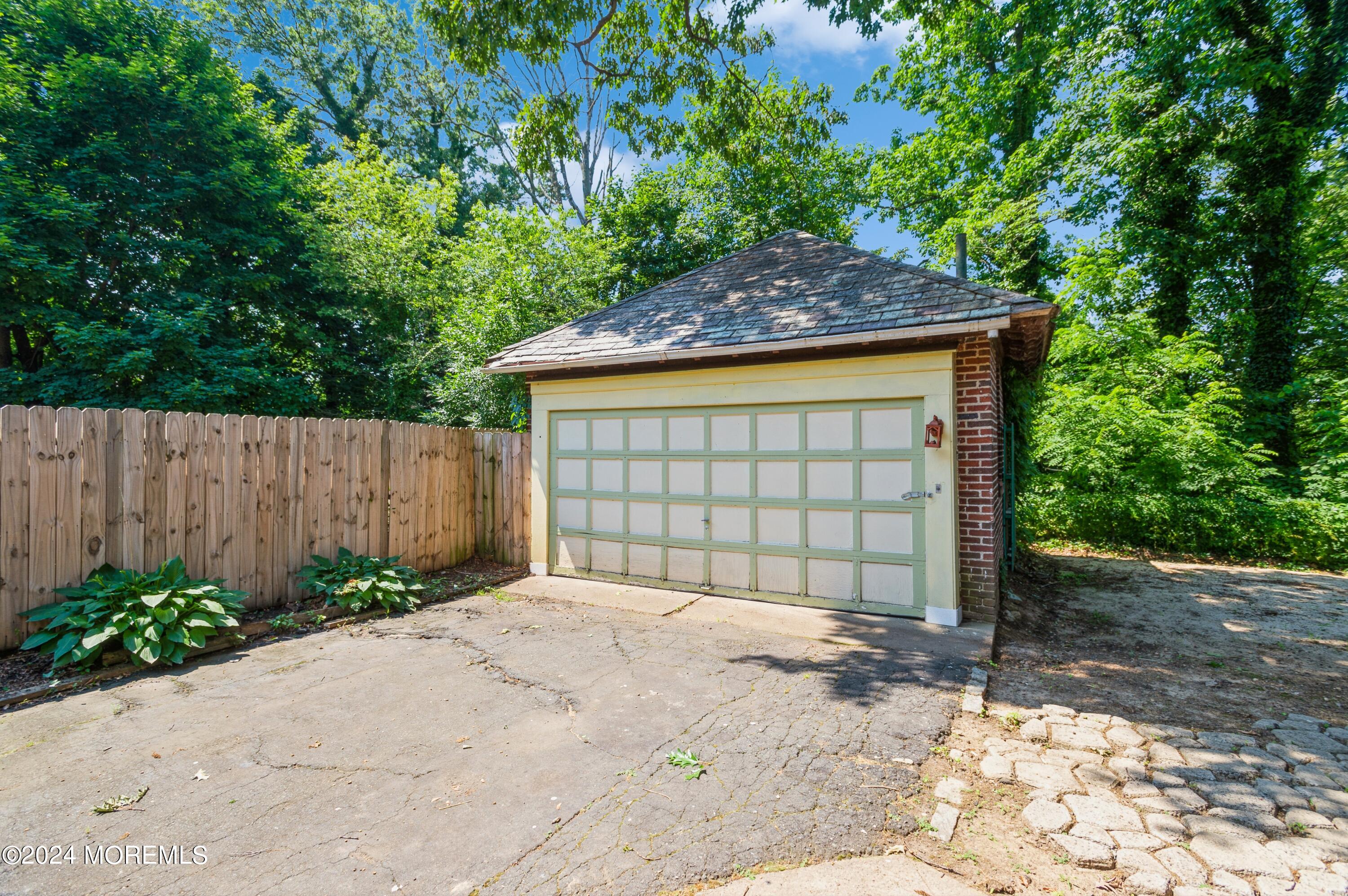 Photo 23 of 23 of 931 Bellevue Avenue house