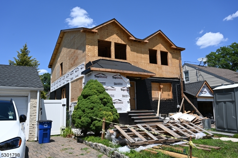 Photo 2 of 9 of 274 Delaware Ave house