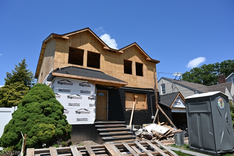 Photo 3 of 9 of 274 Delaware Ave house