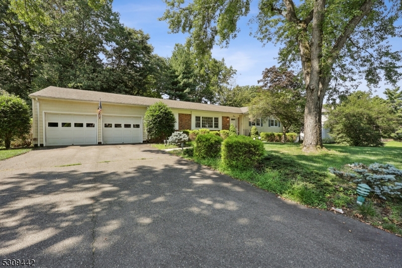 Photo 1 of 23 of 3 Pin Oak Rd house