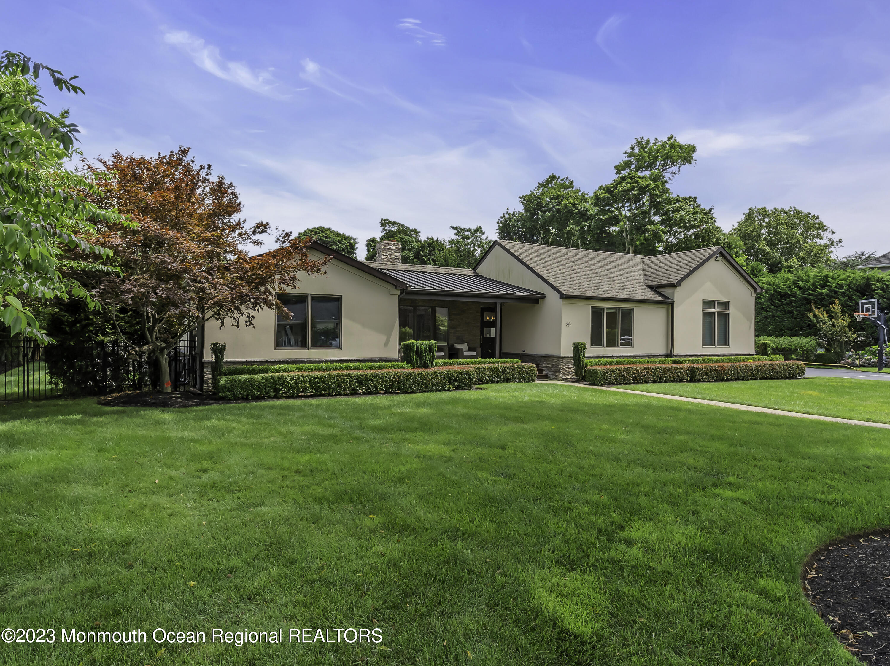 Photo 3 of 64 of 20 Pinewood Avenue house