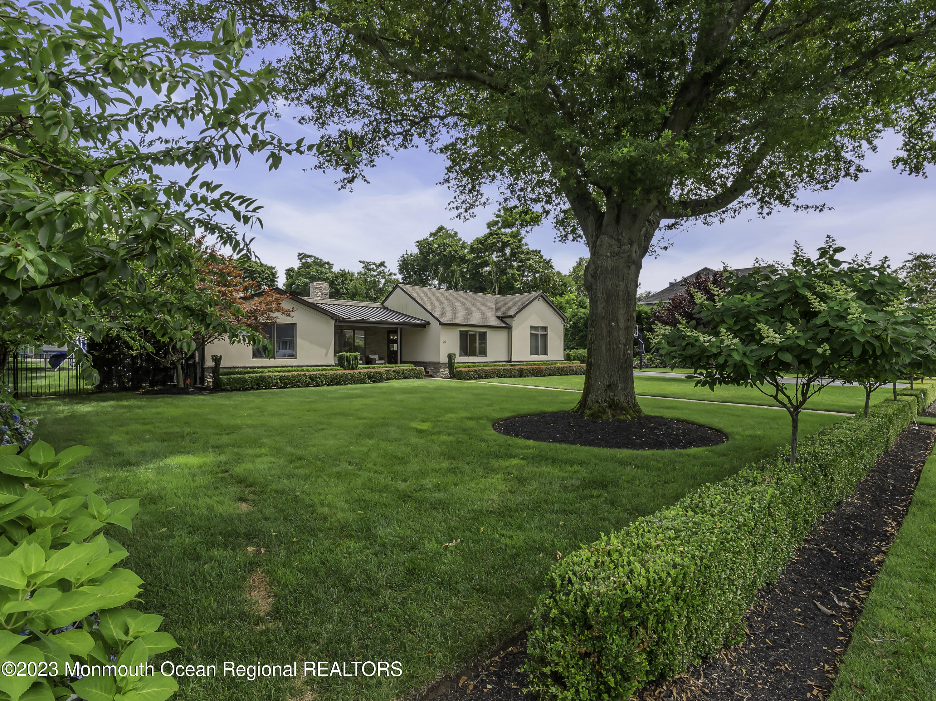 Photo 40 of 64 of 20 Pinewood Avenue house