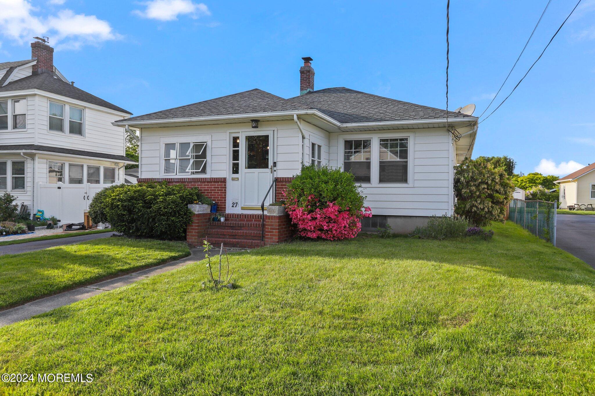 Photo 4 of 33 of 27 Sherman Avenue house