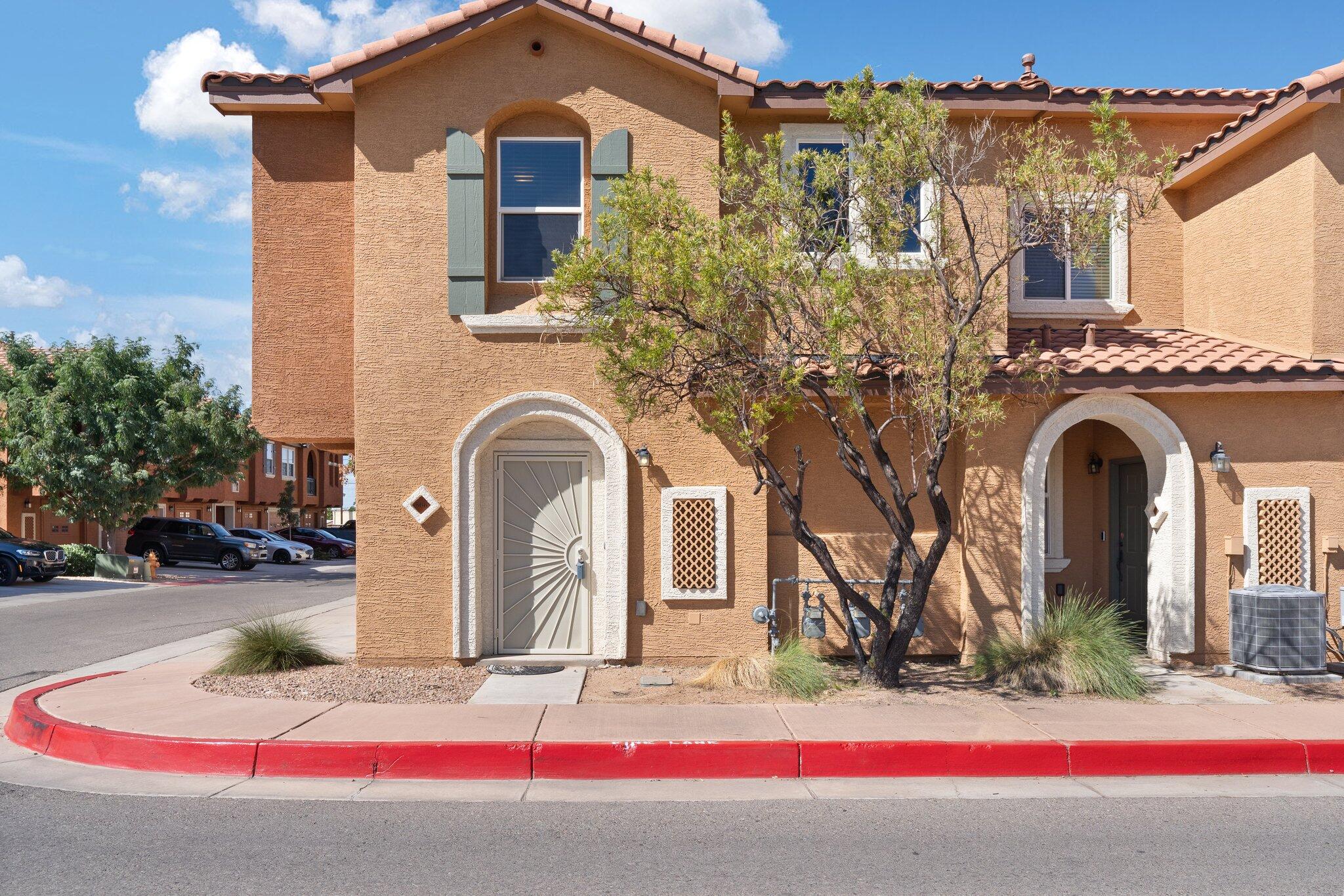 Photo 2 of 26 of 601 Menaul Boulevard NE 506 townhome