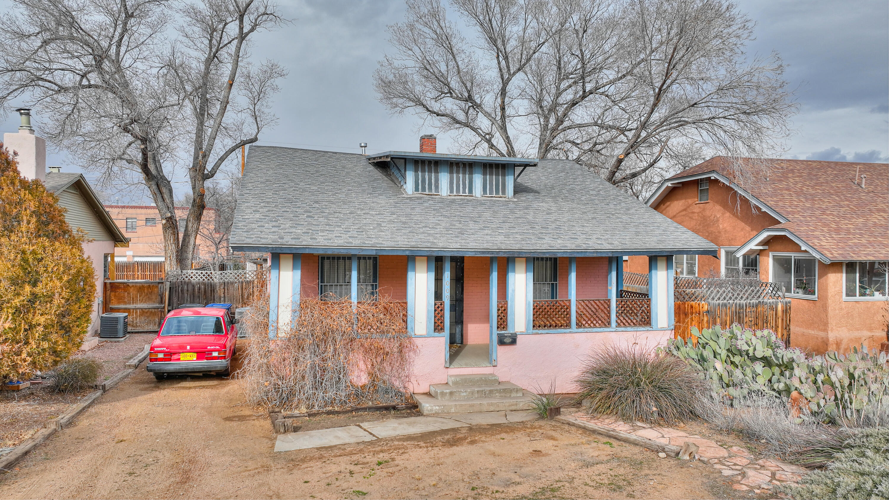 Photo 1 of 33 of 1009 Lead Avenue SW house