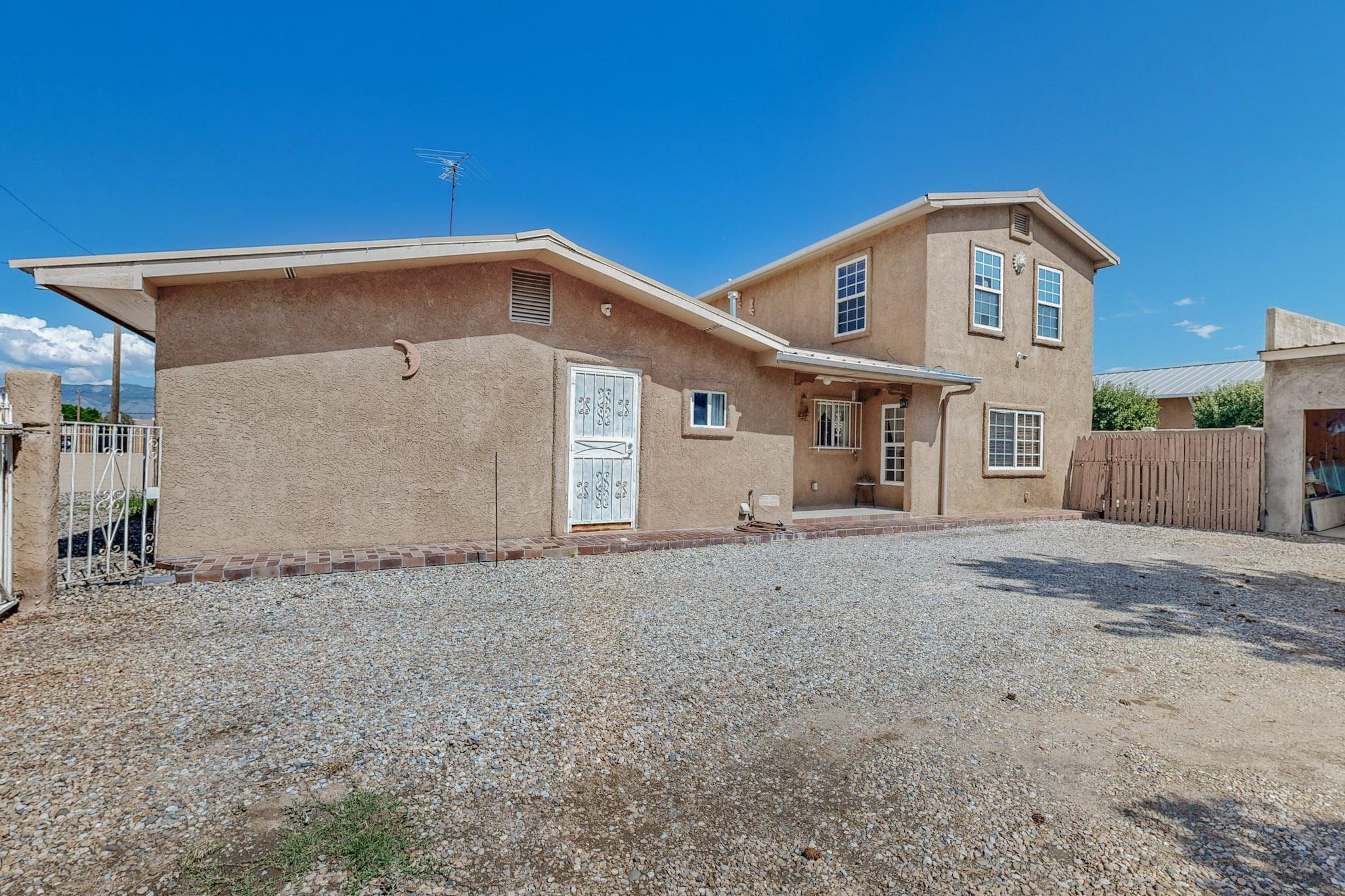 Photo 5 of 42 of 800 Menaul Boulevard NW house