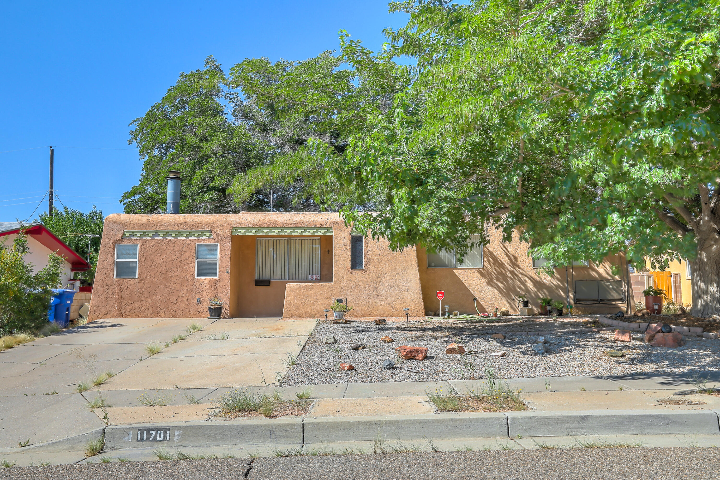 Photo 1 of 23 of 11701 La Cueva Lane NE house