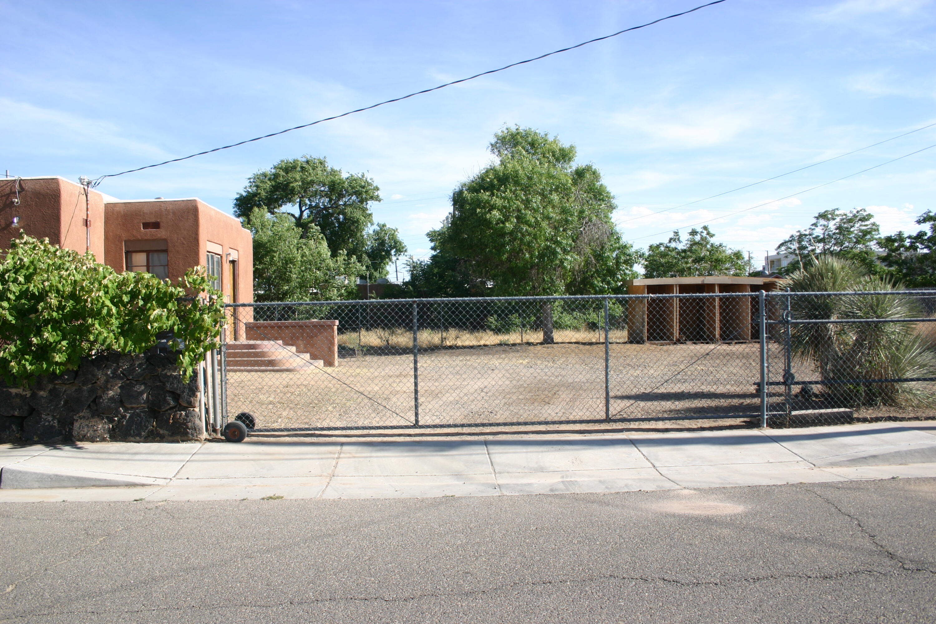 Photo 4 of 43 of 2200 Edna Avenue NW house