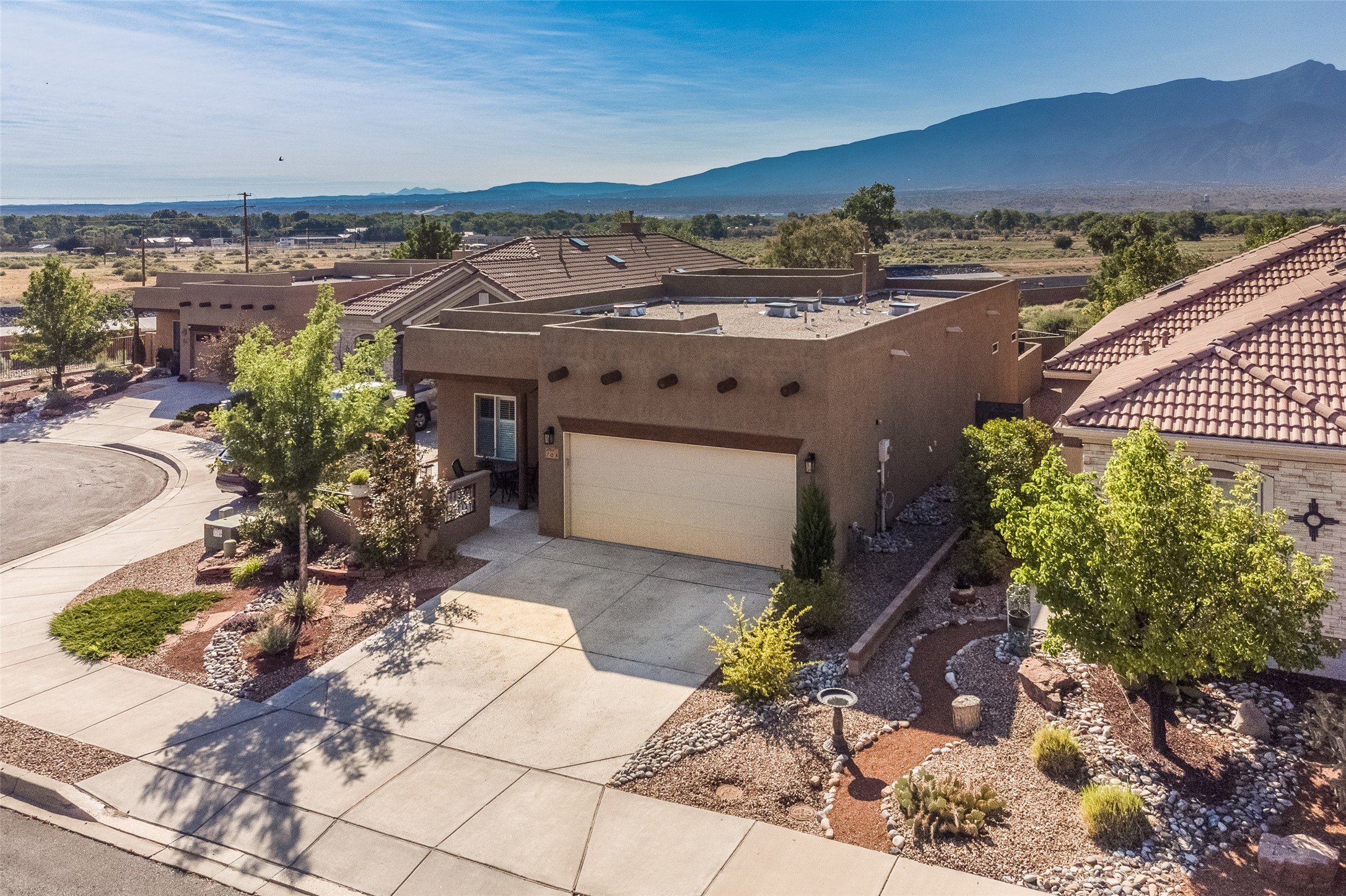 Photo 2 of 18 of 708 Desert Marigold Ct house