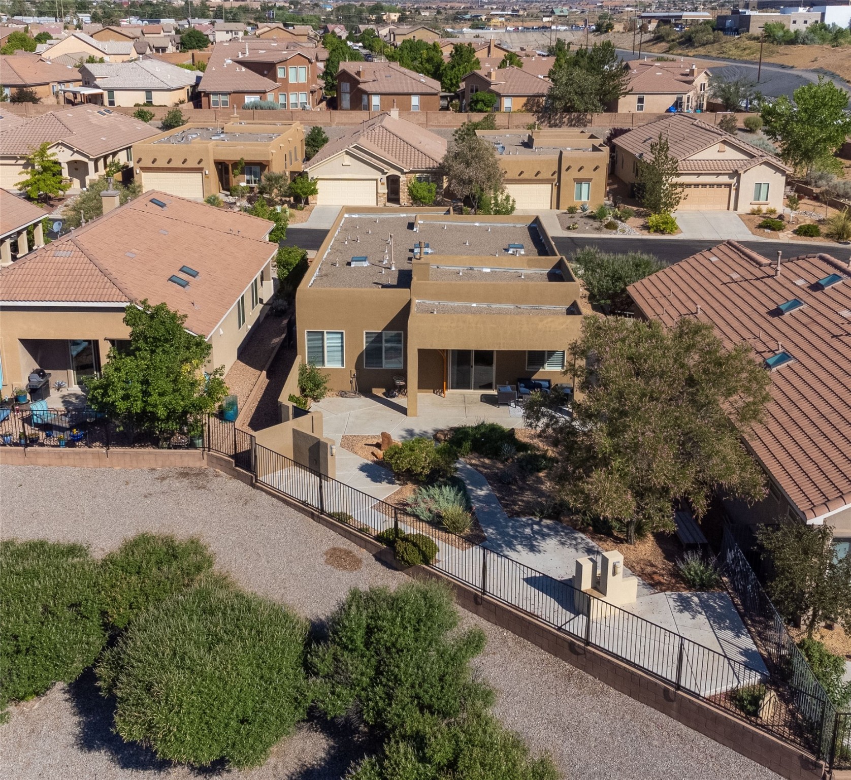 Photo 8 of 18 of 708 Desert Marigold Ct house