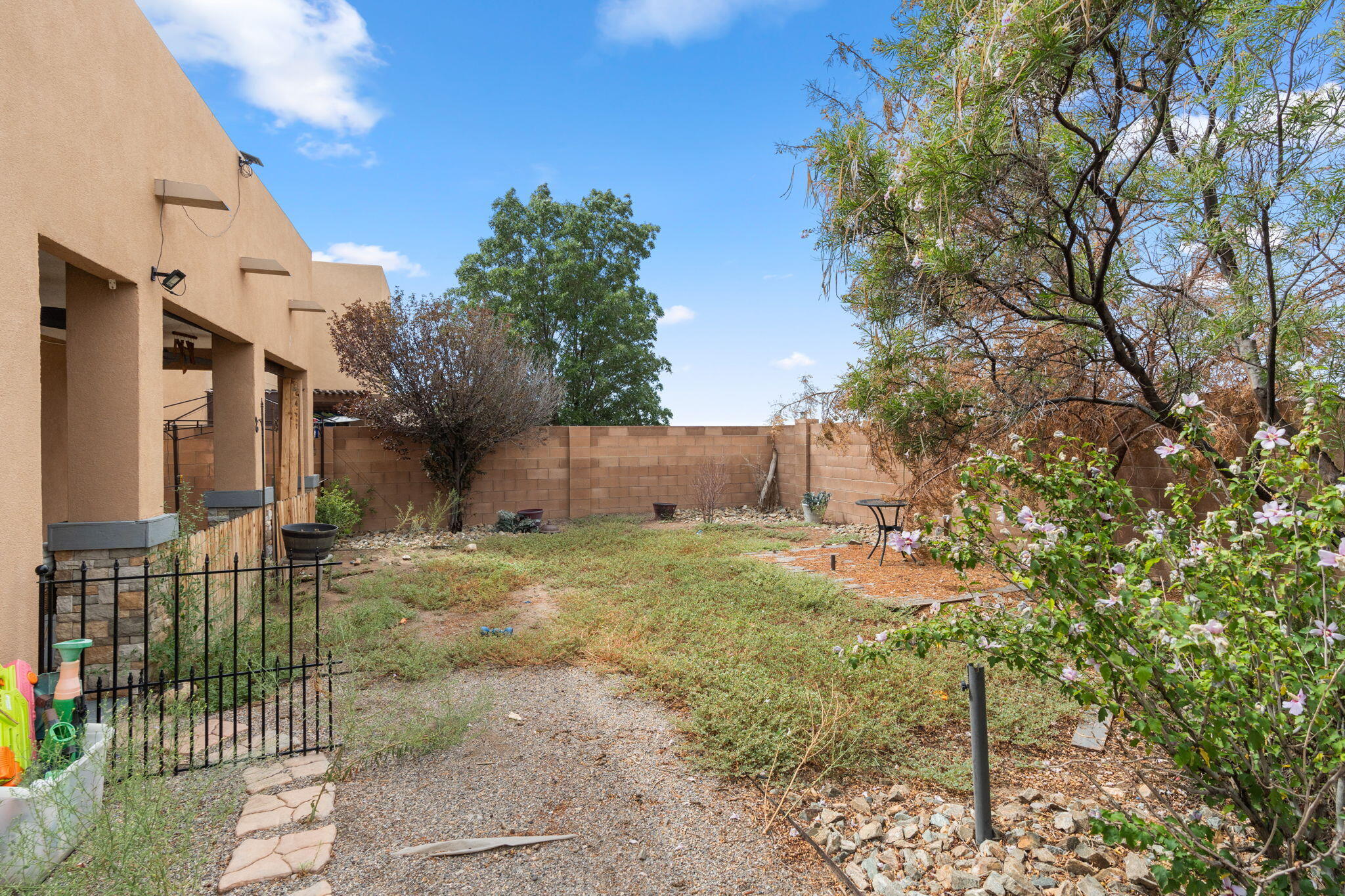 Photo 38 of 40 of 4001 Desert Willow Drive NE house